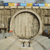 Po Kinze uspěla i Jadwiga. Budimex dokončil ražbu doposavad nejdelšího železničního tunelu v Polsku